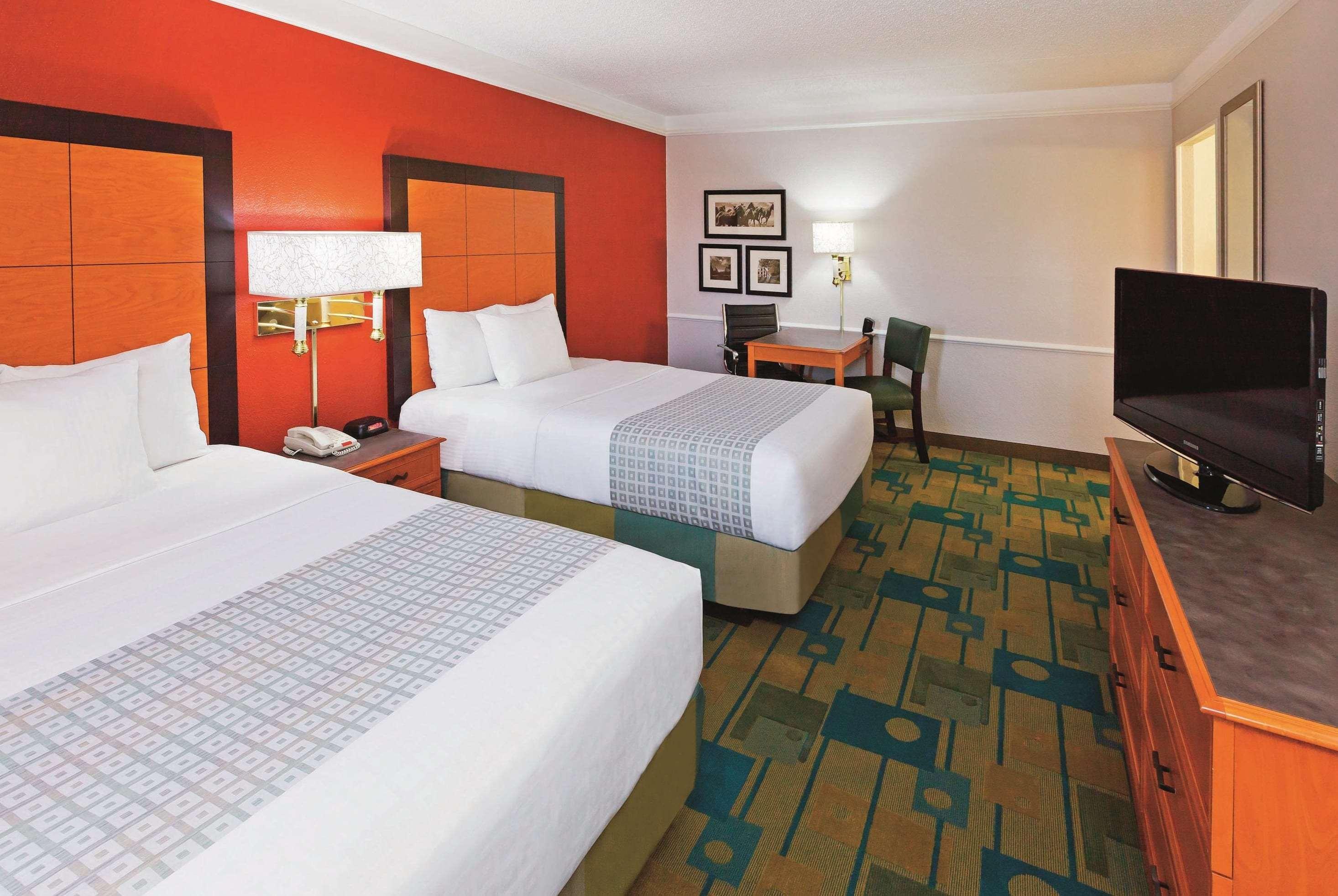 Hotel Baymont By Wyndham Lubbock - Downtown Civic Center Exterior foto