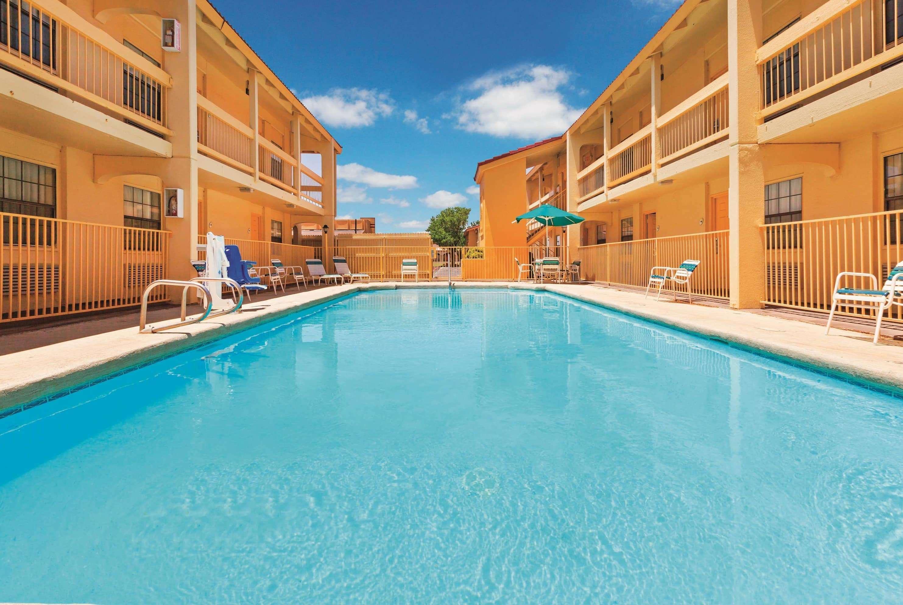 Hotel Baymont By Wyndham Lubbock - Downtown Civic Center Exterior foto